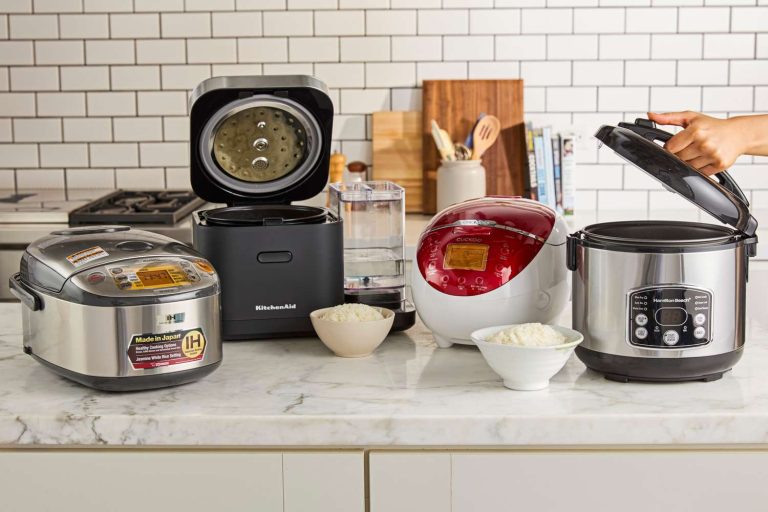 Choosing the Right Rice Scooper for Your Cookware